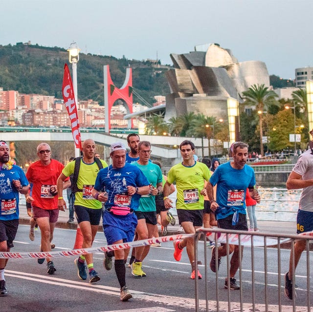 participantes en la duodécima edición de la 'edp bilbao night marathon',