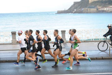 corredores en la carrera popular zuich maraton san sebastian