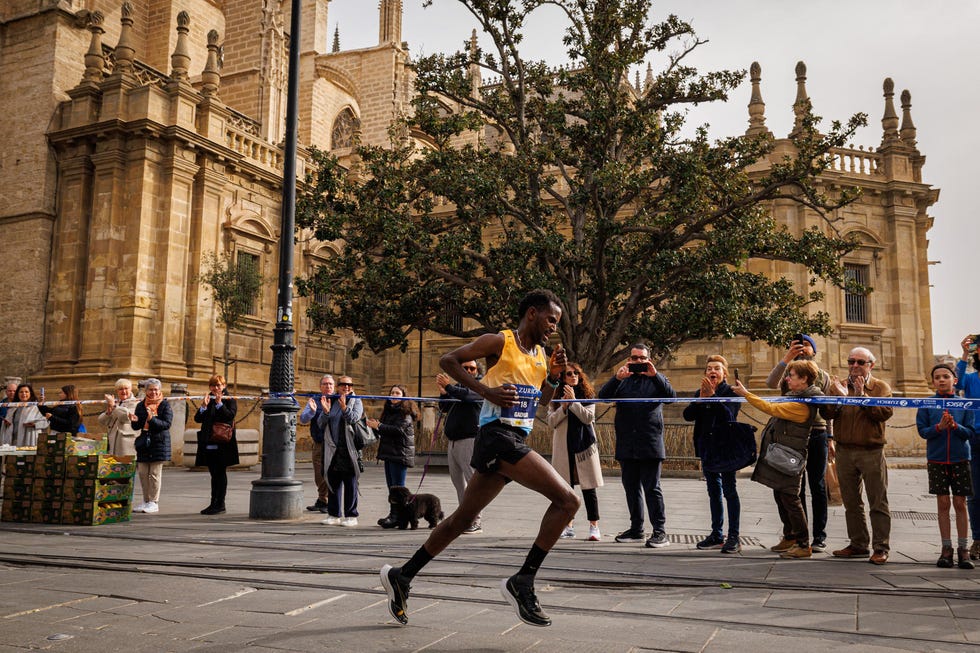 birhamu shumie, ganador del maratón de sevilla 2023