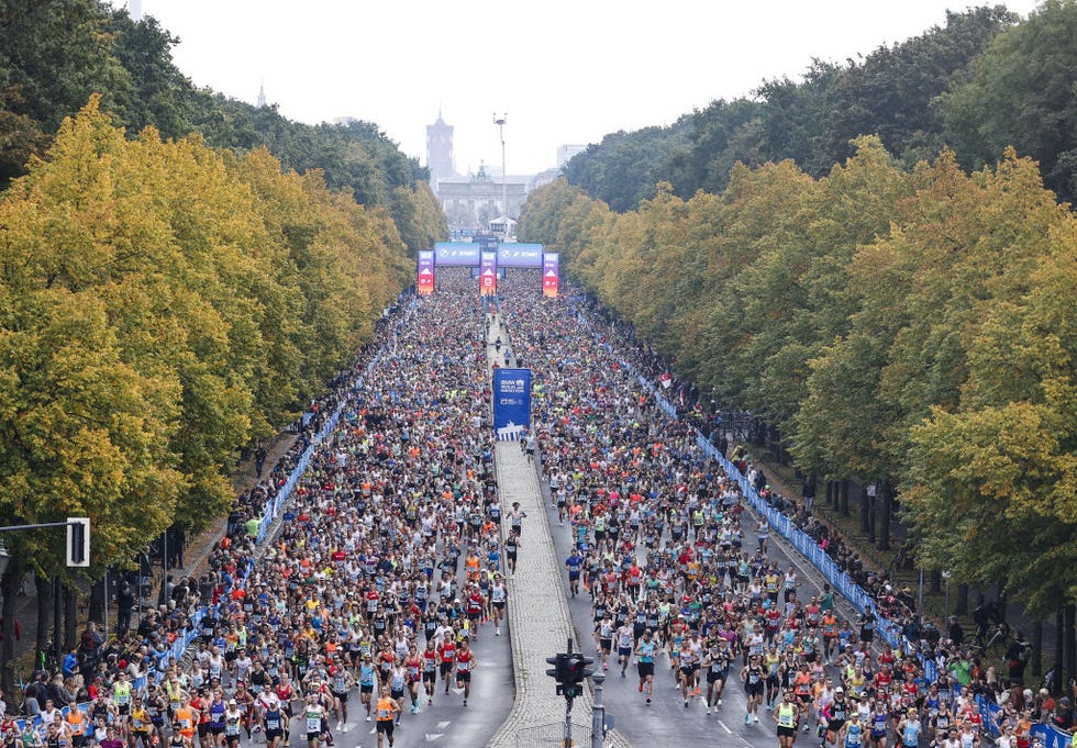 berlin, germany september 25 the 48th bmw berlin marathon held in berlin, germany on september 25, 2022 kenyan athlete eliud kipchoge broke the world record with a time of 020109 photo by abdulhamid hosbasanadolu agency via getty images