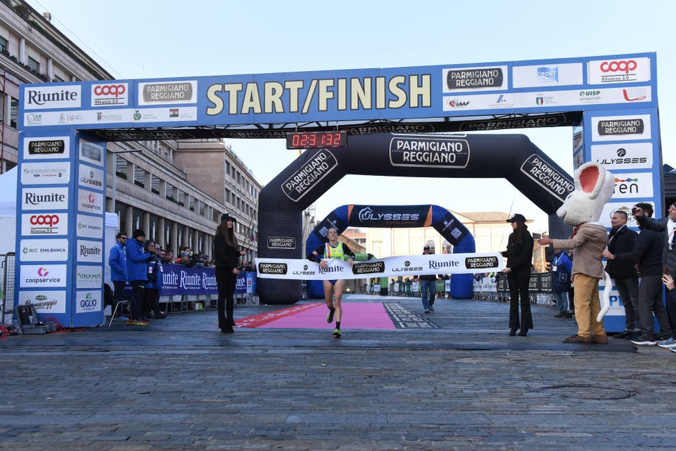 federica sugamiele vince la maratona di reggio emilia