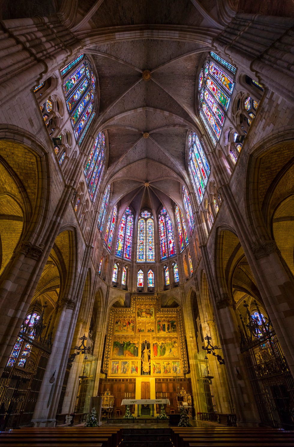 7 maravillas de la arquitectura en España que hay que ver al menos una vez en la vida Maravillas-arquitectura-catedral-leon-667311ad769b1