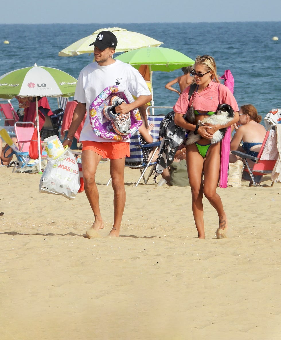 marc bartra y jessica goicoechea, vacaciones juntos en mazagón, huelva