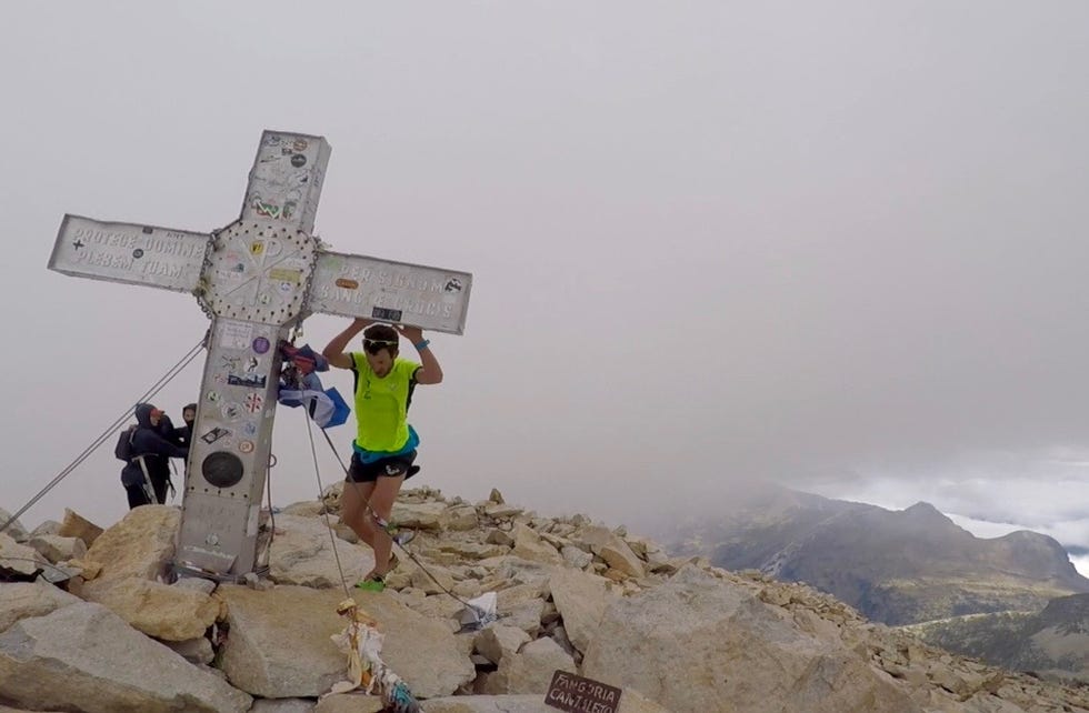 el alpinista marc pinsach toca la cruz del aneto al batir su récord de subida desde benasque en 2h y 20 minutos﻿