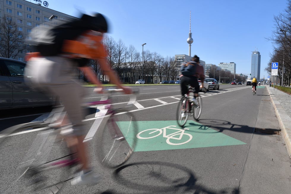 karl marx allee cycle path