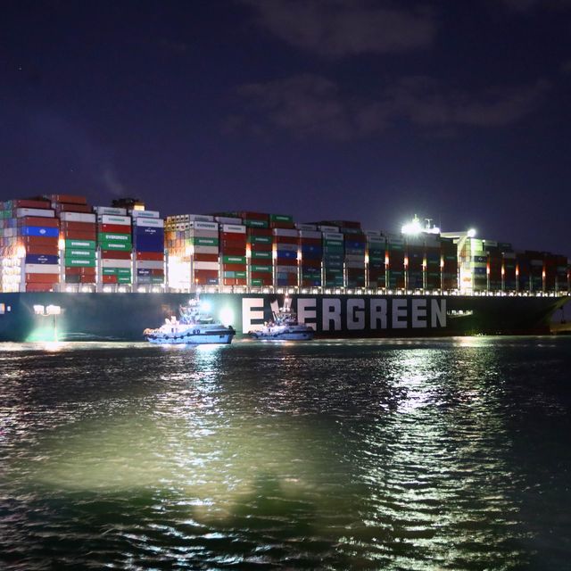 egypt suez canal stuck container ship salvage