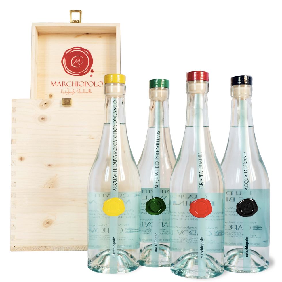 Glass bottle, Product, Drink, Bottle, Liqueur, Distilled beverage, Wine bottle, Champagne, 