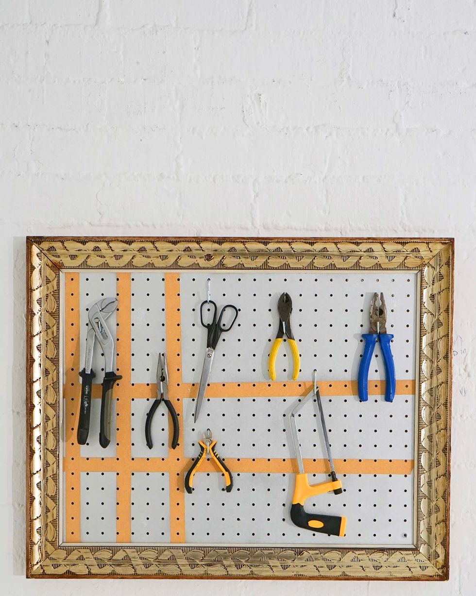Cómo hacer un organizador de herramientas de pared