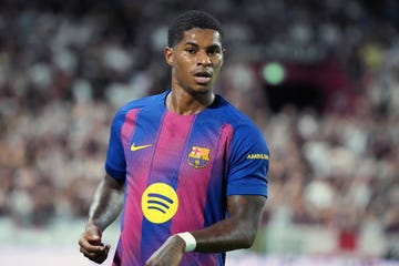 marcus rashford stands on the pitch during a football match for his club, barcelona