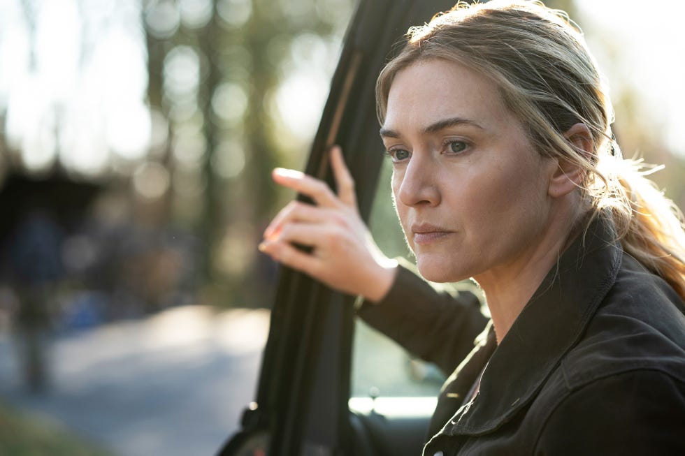 kate winslet climbing out of a car in mare of easttown