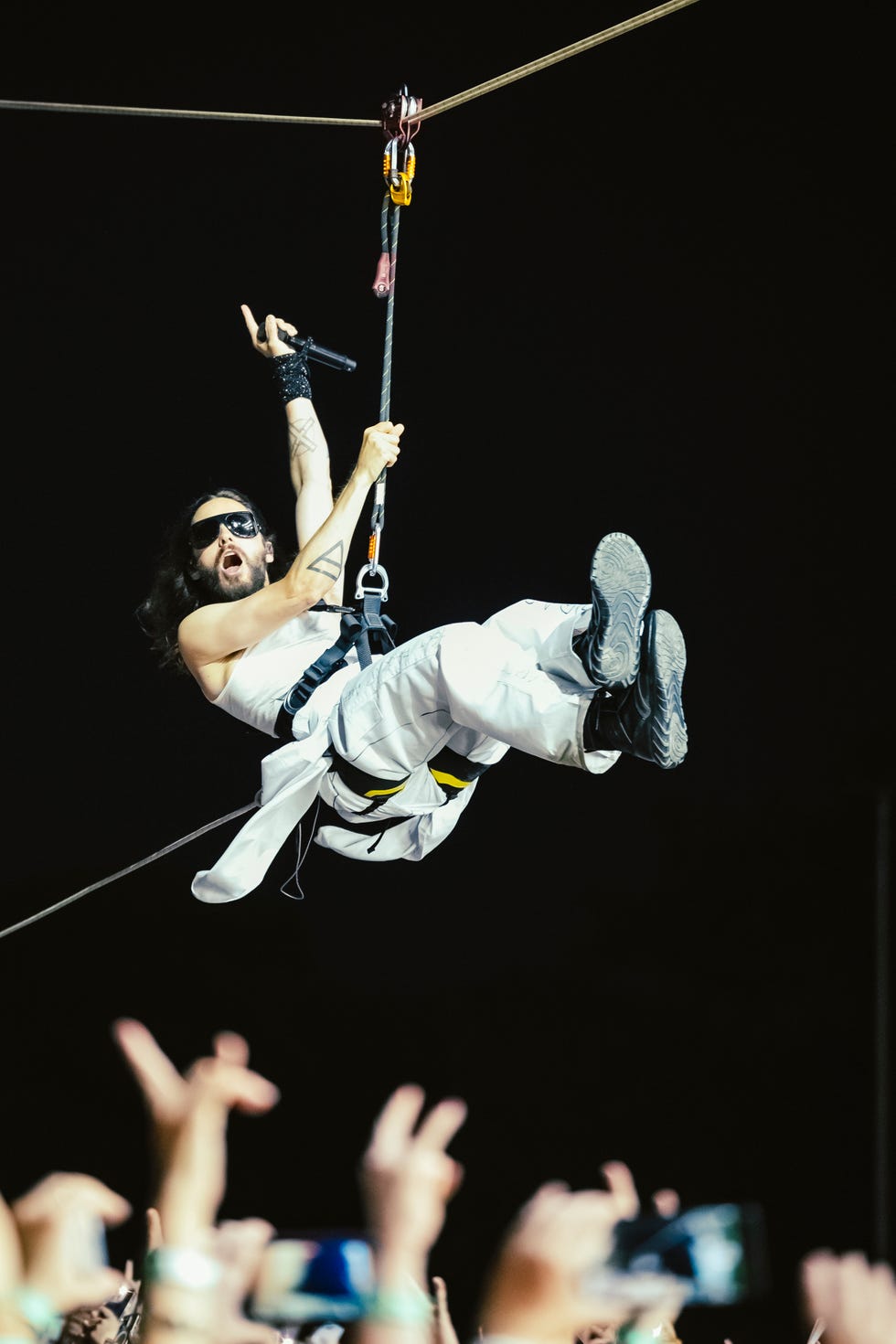 jared leto, en tirolina, en el marenostrum fuengirola 2025