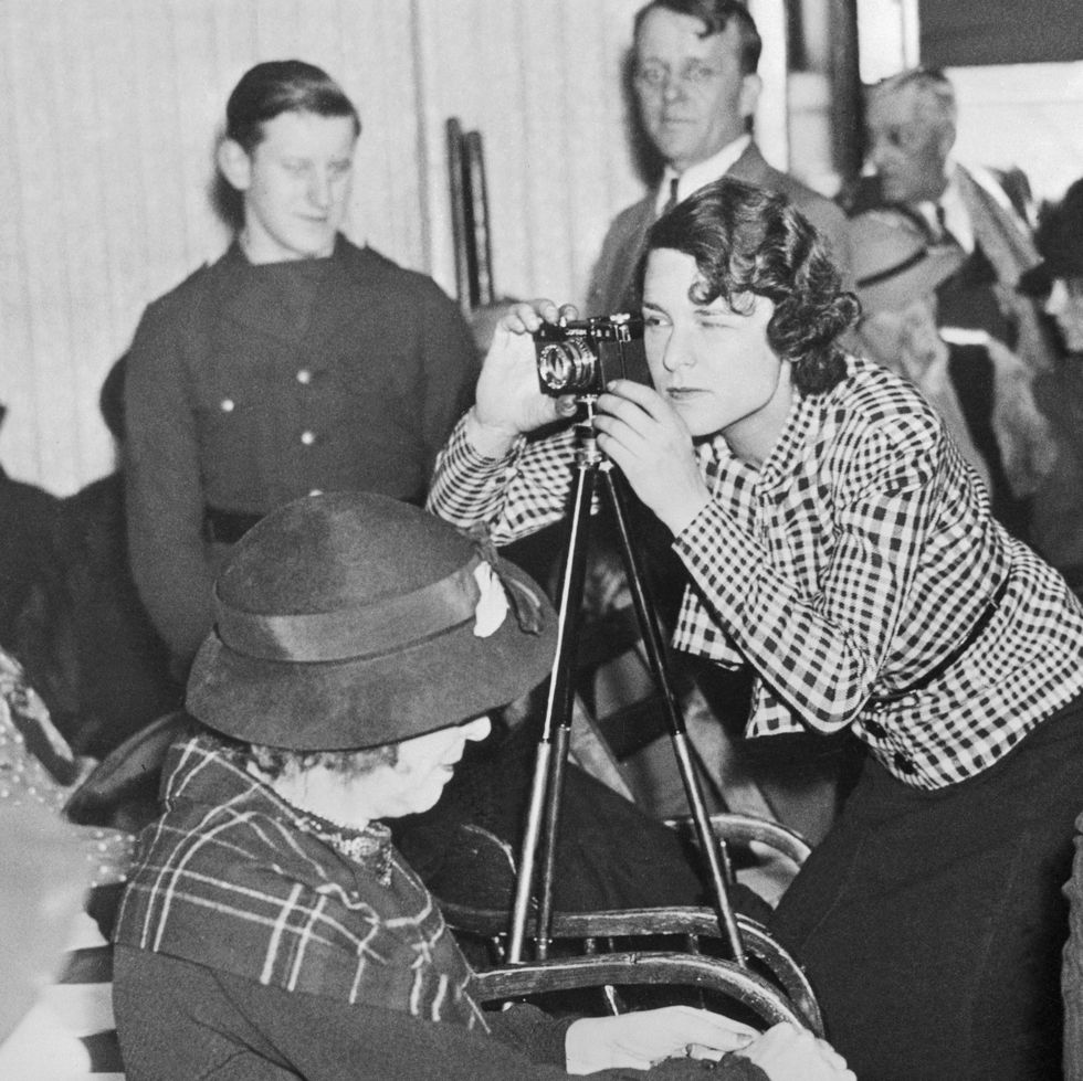 photographer margaret bourke white taking courtroom photograph