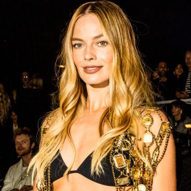 Margot Robbie floored fans in bikini top & jeans at Chanel show