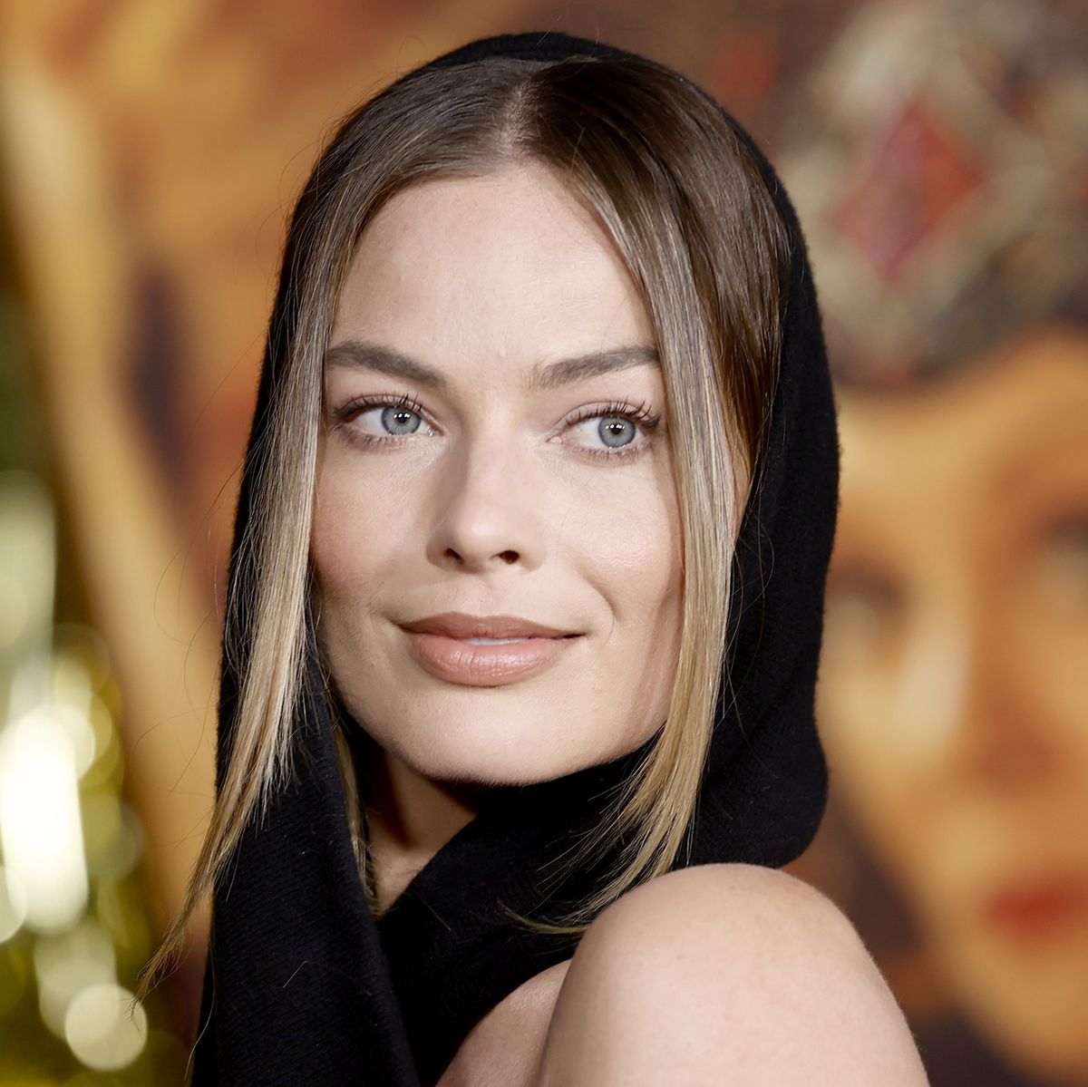 Margot Robbie Has Epic Abs & Legs In Cut-Out Wrap Dress Pics