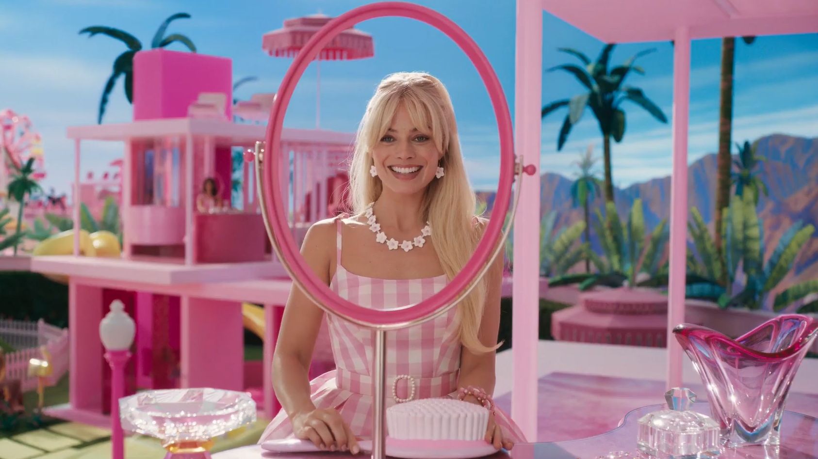 Malibu Barbie Cafe NYC: First Look Photos Of New Immersive Dining  Experience Open in Manhattan