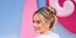 For London Premiere Of Barbie: The Movie, Margot Robbie Ditched Bubblegum  Pink For A Red Satin Corset Dress Costing Almost ₹2 Lakh