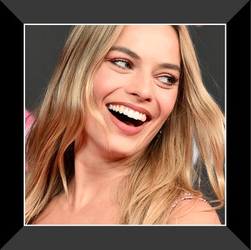 margot robbie at barbie movie press event, nudestix bronzer stick margot robbie at barbie movie press event, nudestix bronzer stick