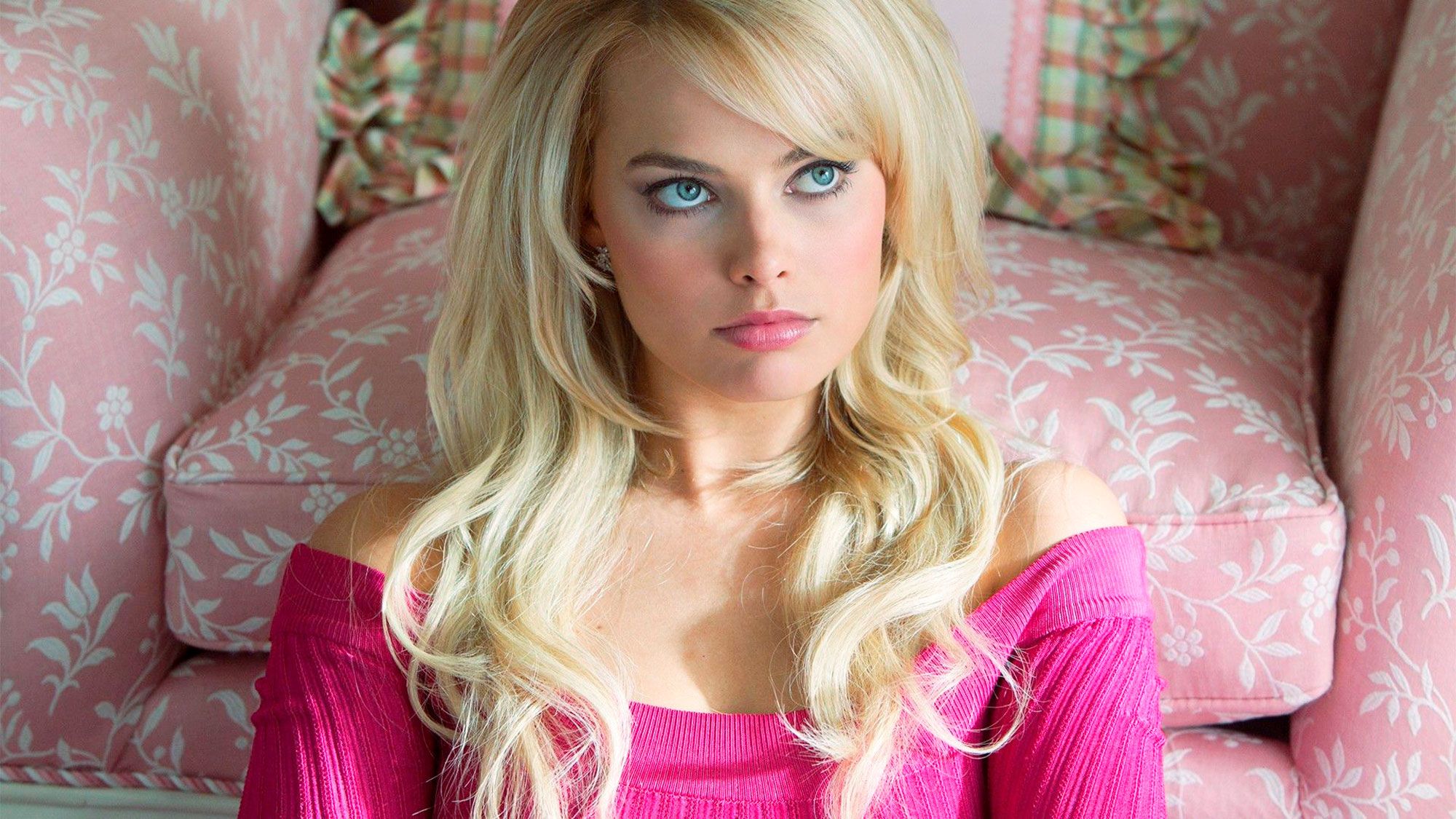 Watch Margot Robbie nos enseña la casa de la película Barbie