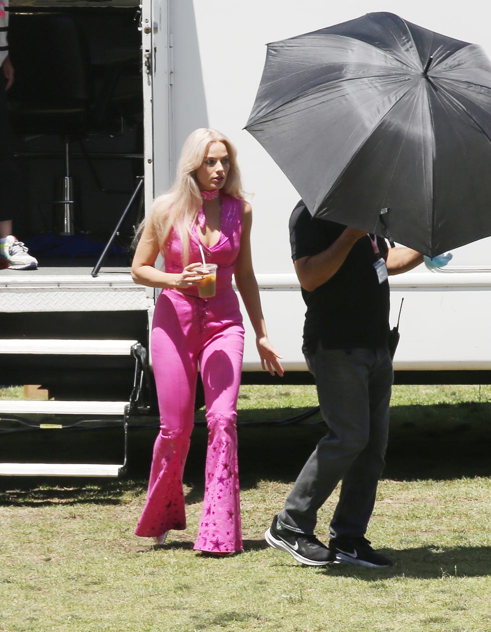 margot robbie as barbie on set