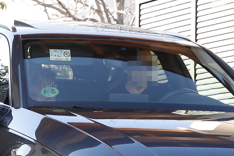 MARIA TERESA CAMPOS SALIENDO DE SU CASA