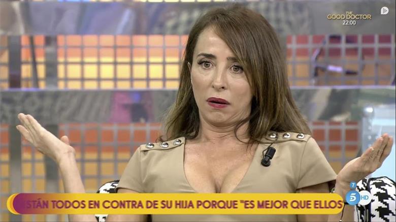 News, Television presenter, Newscaster, Newsreader, Blond, Journalist, Photo caption, Chest, Iris, Spokesperson, 