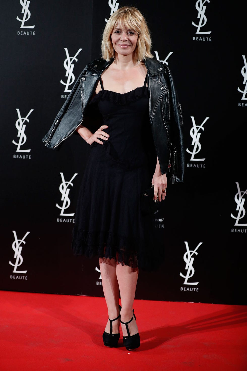 de rosalía a marta hazas pasando por mónica cruz todos los looks de la alfombra roja de la fiesta ysl the slim rouge pur couture,