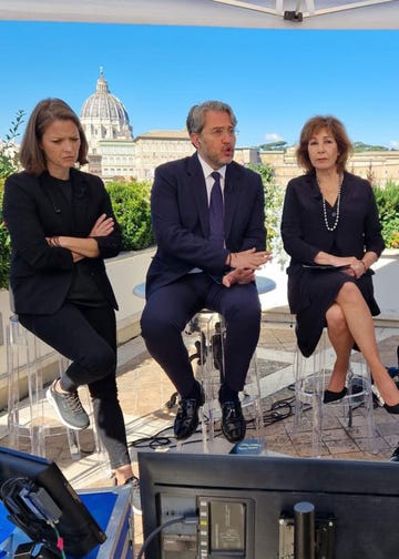 la pelea entre ana rosa quintana y maría casado por josé beltrán en el funeral del papa francisco
