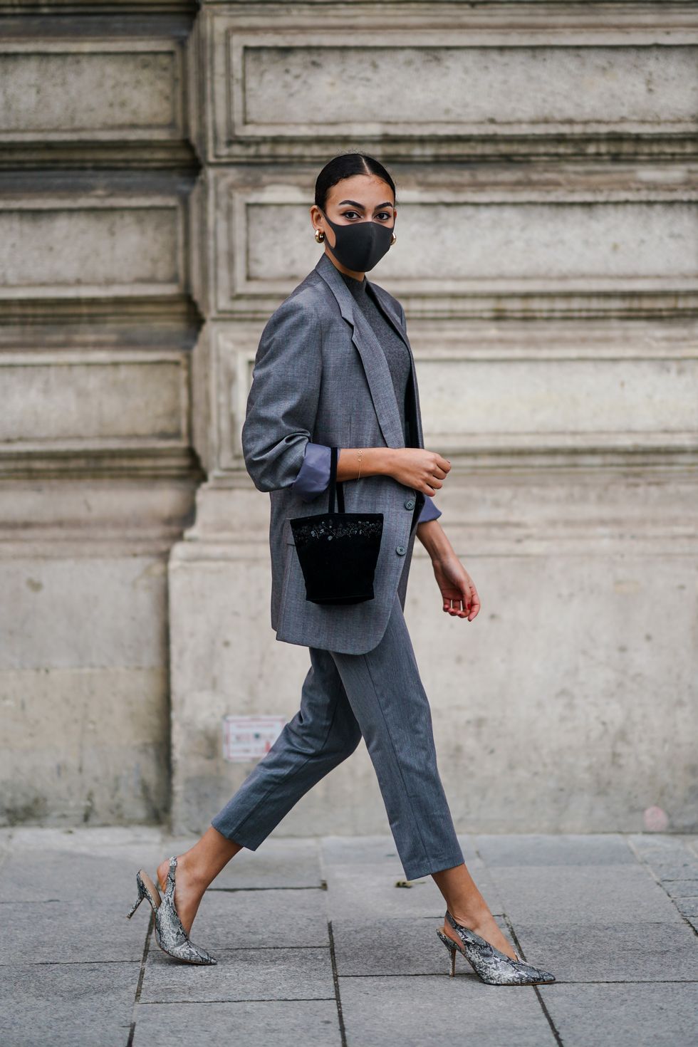 35 Grey Jeans Outfit Ideas For Summer 2022, Gray Jeans