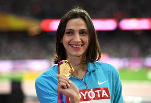 mariya lasitskene presume de su oro mundial en salto de altura, donde pudo competir como una rusa neutral autorizada