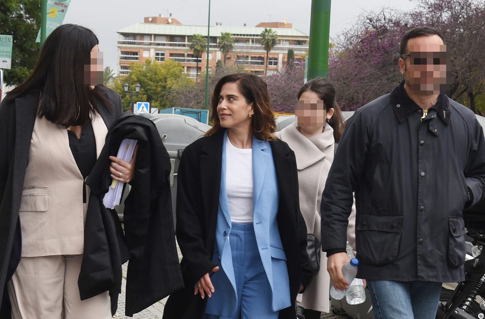 maria leon a su llegada a su juicio en sevilla