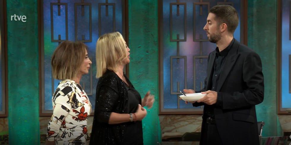 las colaboradoras y el presentador en tve