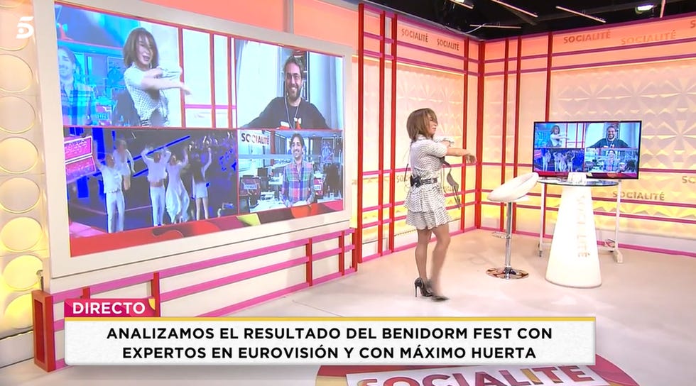 maría patiño se quita el sujetador en directo