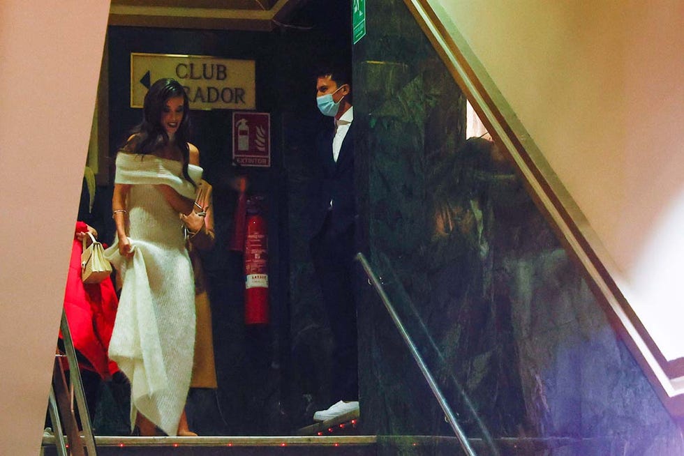 alex gonzalez y maria pedraza llegan juntos y enamorados a la premiere de ego