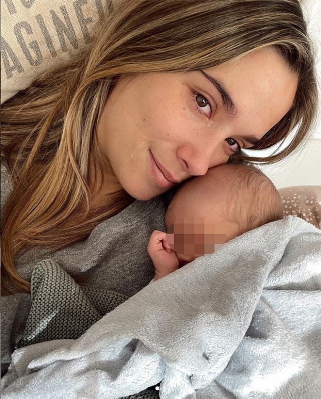 maría pombo junto a martín