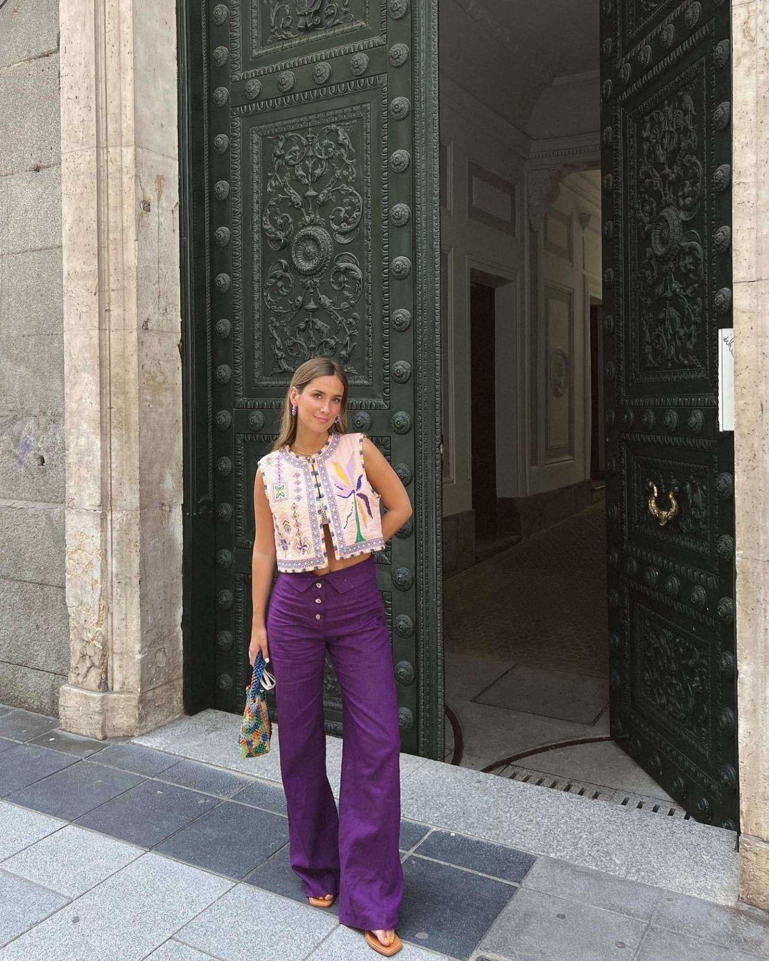 María Pombo tiene el pantalón morado lino ideal