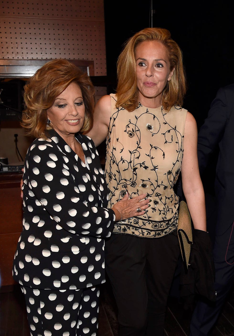 maría teresa campos y rocío carrasco posando
