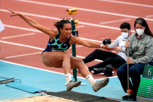 maría vicente salta longitud sobre el foso del campeonato de españa de madrid, en el que un fallo le privó del oro al borrar su marca en la arena