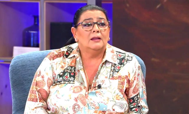 la cantante visita el plató de viva el verano donde recibe un mensaje de kiko e isa