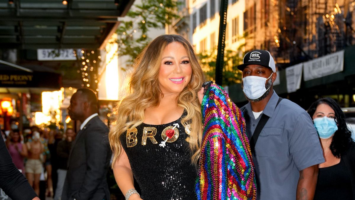 preview for Mariah Carey Sings All of Your Holiday Favorites in a Game of Song Association on ELLE
