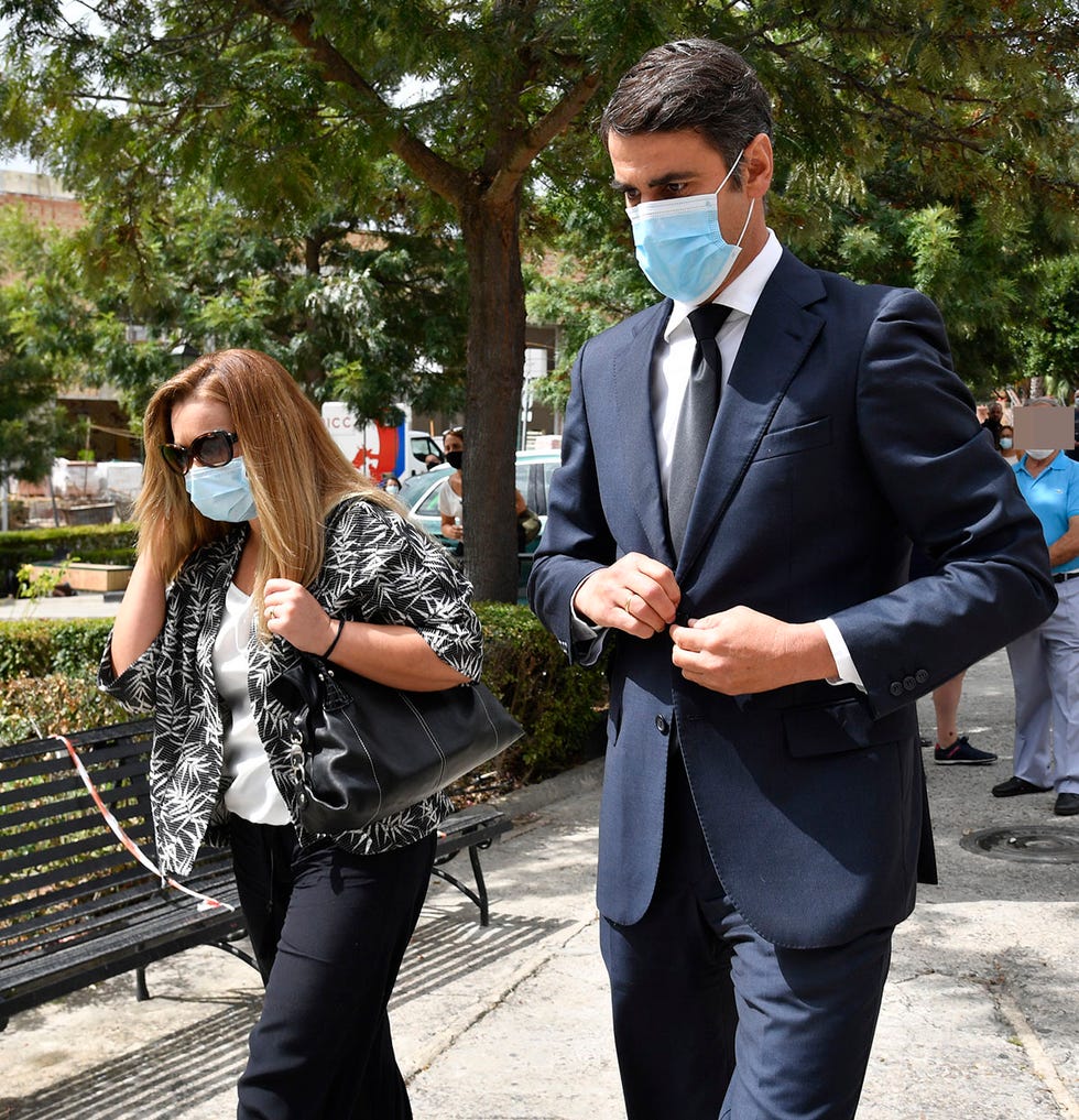 jesulín de ubrique y maría josé campanario acuden al cementerio de ubrique para despedir a humberto janeiro