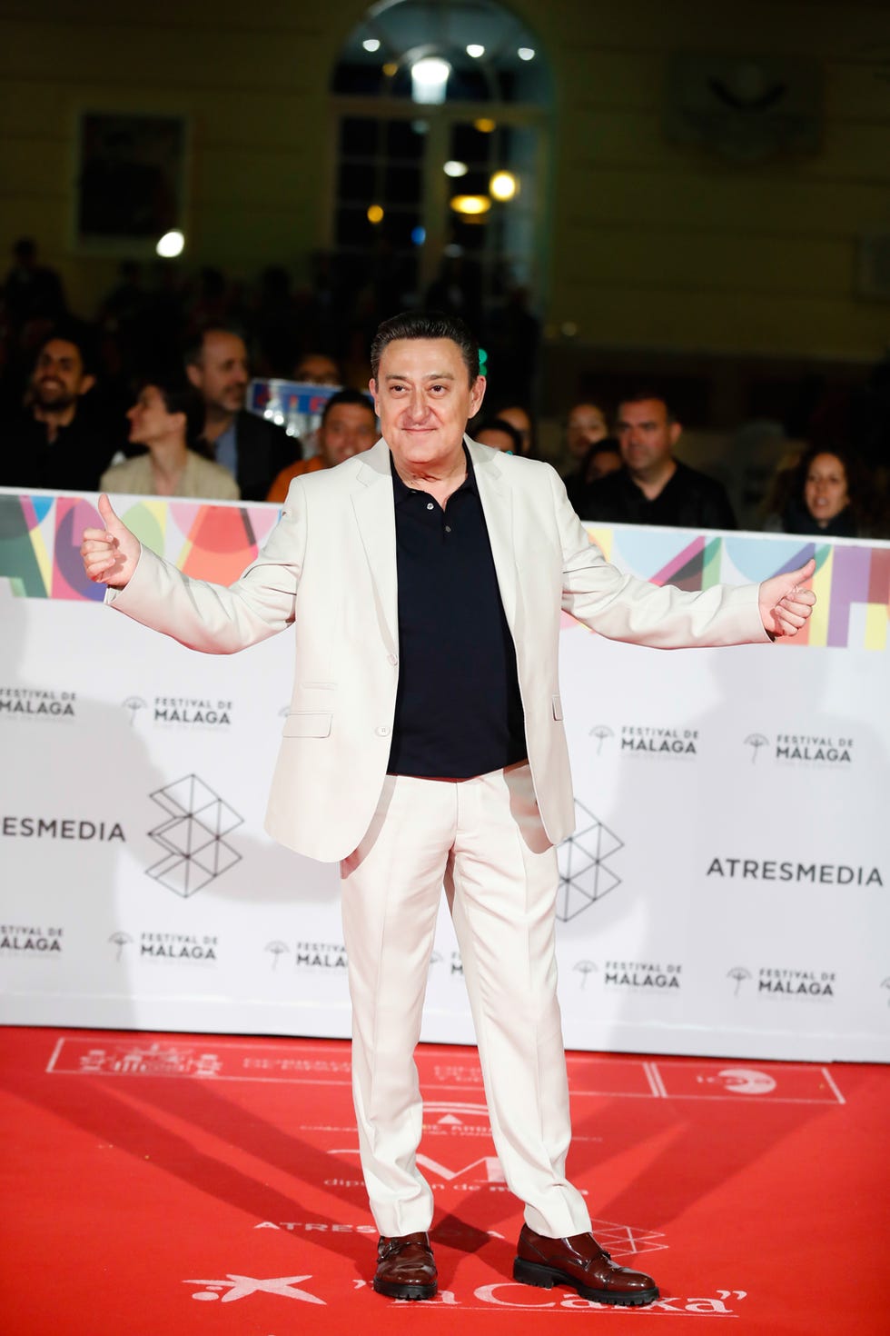 Red carpet, Carpet, Fashion, Event, Flooring, Suit, Premiere, Formal wear, Award, Fashion design, 