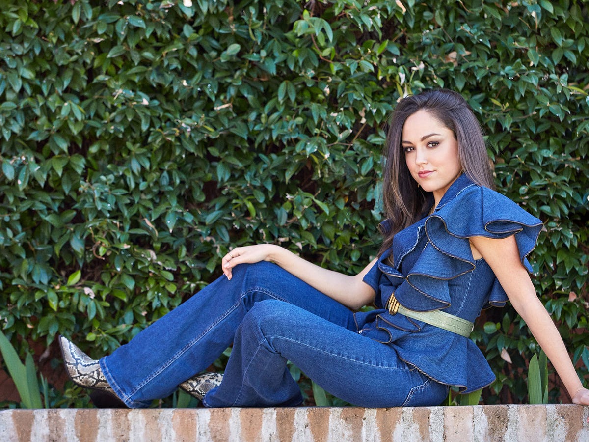 María Parrado no solo triunfa en 'Dúos Increíbles’, también lo hace con este vestidazo denim de Mango 3 Merca2.es María Parrado nos ha conquistado por un vestido de Mango