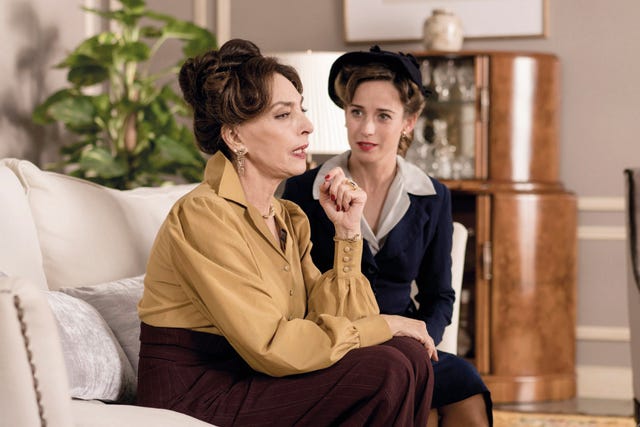 María Rosaria Omaggio con Marta Etura en un fotograma de 'La sonata del silencio' la sonata del silencio