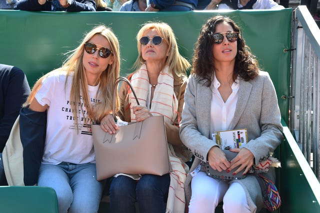Ana María Parera, Maribel Nadal, Rafal Nadal, Xisca Perelló, hermana Rafa Nadal, madre Rafa Nadal, mujeres de Rafa Nadal, Rafa Nadal apoyado por las mujeres de su vida en el terreno de juego, Rafa Nadal recibe todo el apoyo de sus chicas en su último partido, Nadal muy arropado en su último partido, Maribel Nadal, Ana María Parera y Xisca Perelló apoyan a Rafa Nadal en Montecarlo