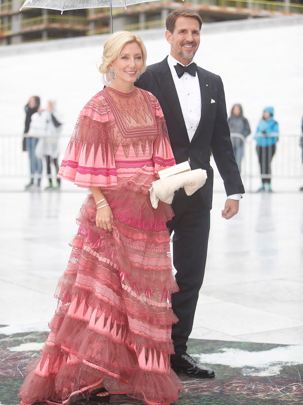 Pink, Formal wear, Fashion, Dress, Suit, Gown, Event, Textile, Fashion design, Tradition, 