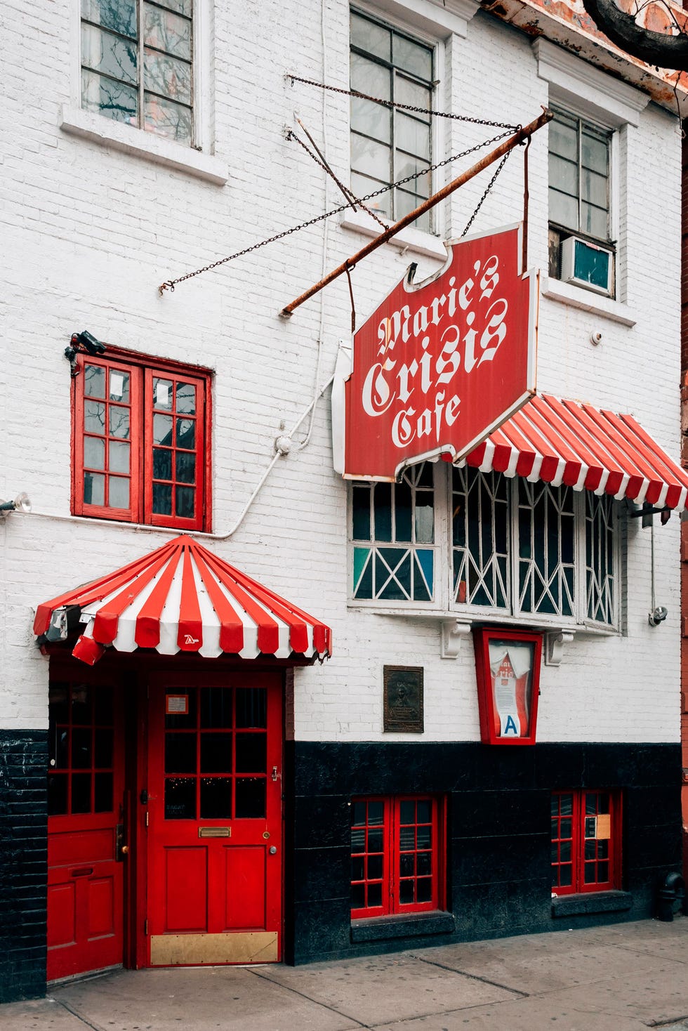 r72c8y marie's crisis cafe, in the west village, manhattan, new york city