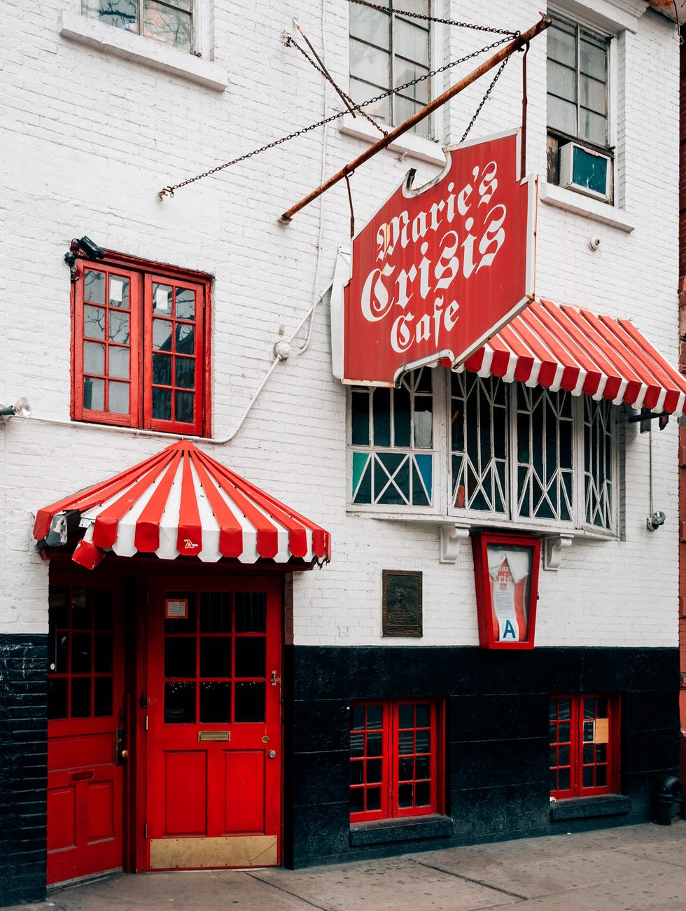 r72c8y marie's crisis cafe, in the west village, manhattan, new york city