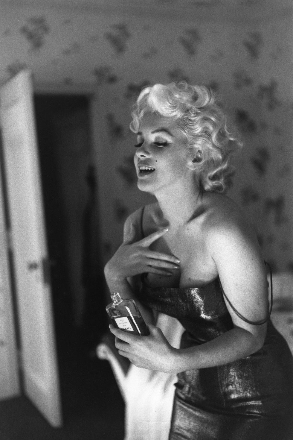 new york   march 24 actress marilyn monroe gets ready to go see the play "cat on a hot tin roof" playfully applying her make up and chanel no 5 perfume on march 24, 1955 at the ambassador hotel in new york city, new york photo by ed feingershmichael ochs archivesgetty images