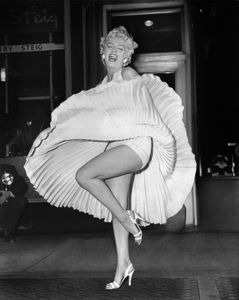 Discover more than 70 marilyn monroe iconic dress latest ...