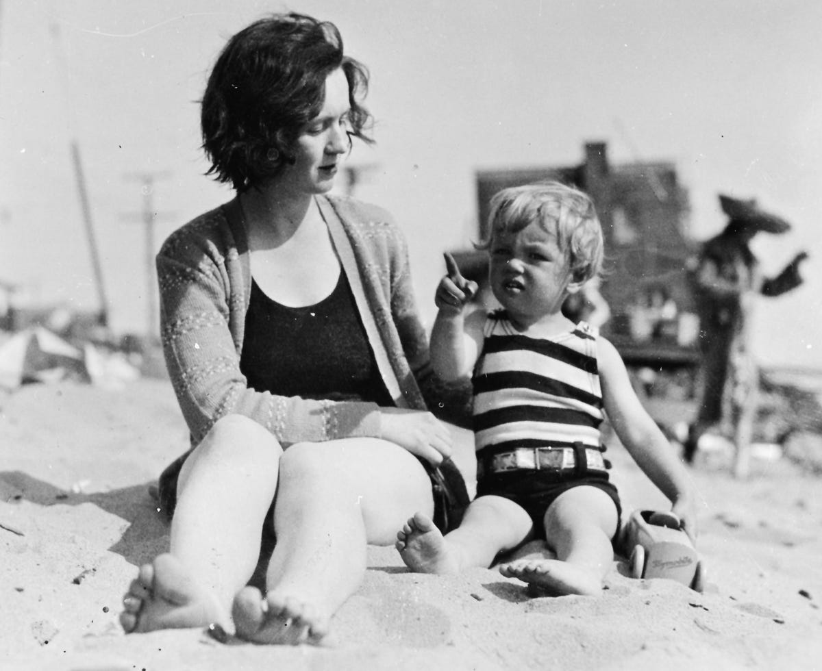 How Marilyn Monroe’s Childhood Was Disrupted by Her Mother’s Paranoid Schizophrenia